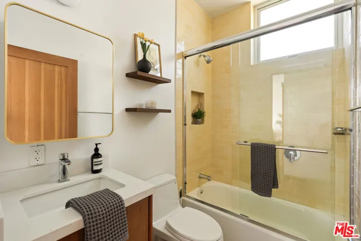 1076 Palms Boulevard, Venice, California 90291