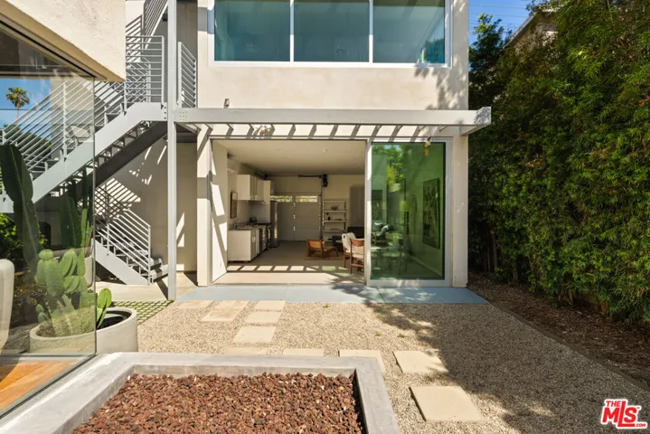 1076 Palms Boulevard, Venice, California 90291