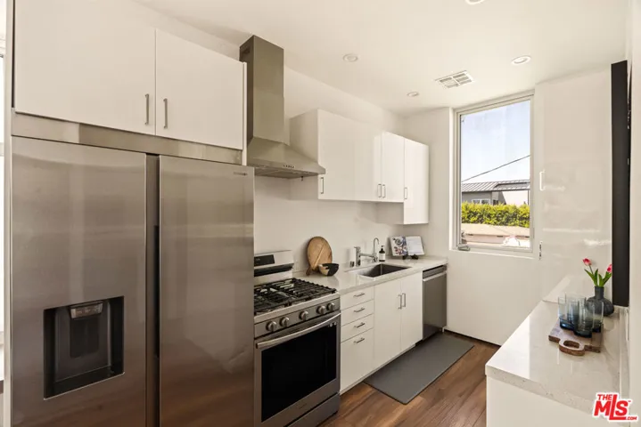1076 Palms Boulevard, Venice, California 90291