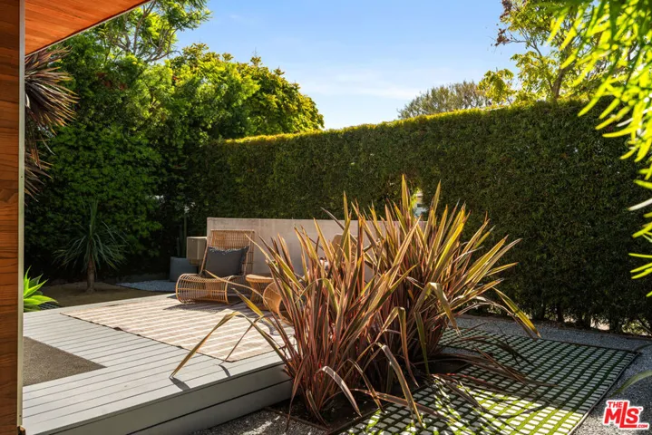 1076 Palms Boulevard, Venice, California 90291
