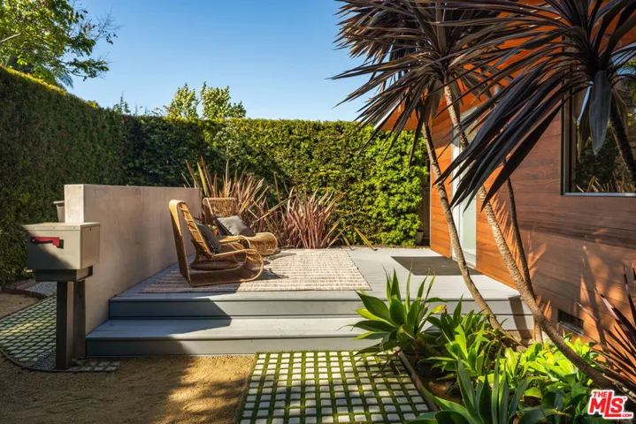 1076 Palms Boulevard, Venice, California 90291