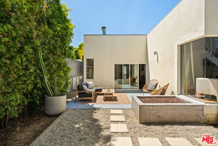 1076 Palms Boulevard, Venice, California 90291