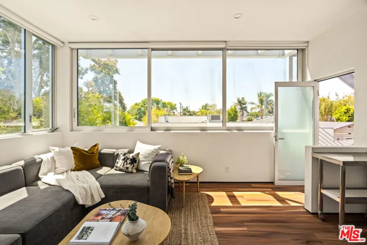 1076 Palms Boulevard, Venice, California 90291