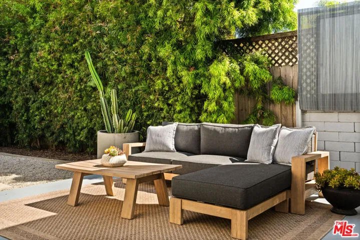 1076 Palms Boulevard, Venice, California 90291