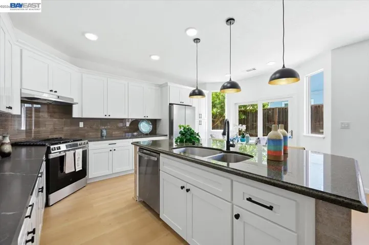 112 Ridgepoint Ct, Hercules, California 94547