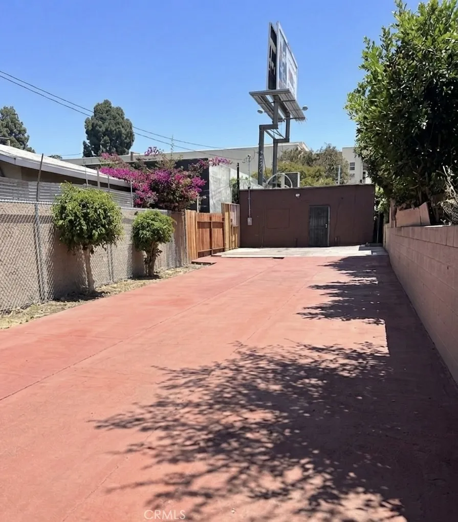 10612 Whittier, Whittier, California 90606 — photo 5