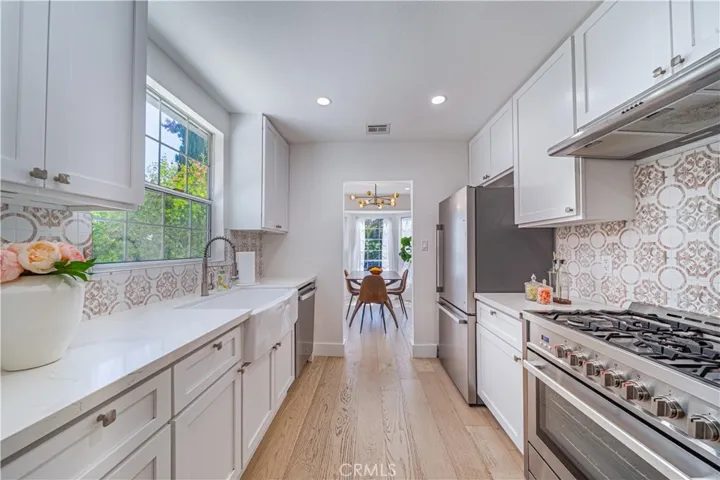 5143 Newcastle, Encino, California 91316