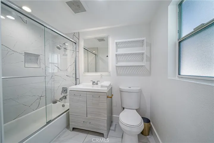 5143 Newcastle, Encino, California 91316