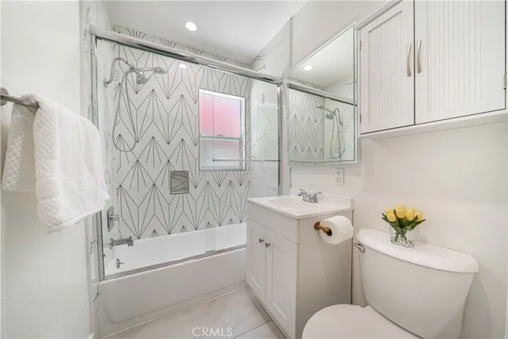5143 Newcastle, Encino, California 91316