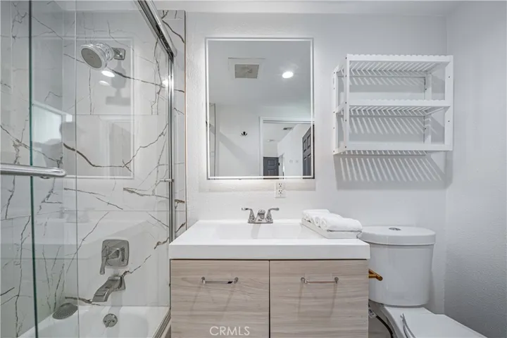 5143 Newcastle, Encino, California 91316