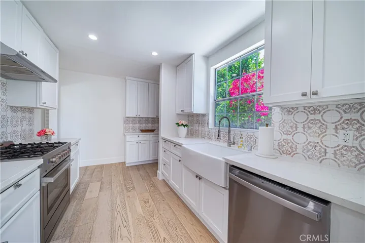 5143 Newcastle, Encino, California 91316