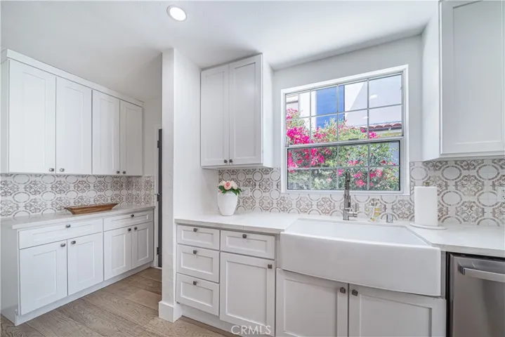 5143 Newcastle, Encino, California 91316