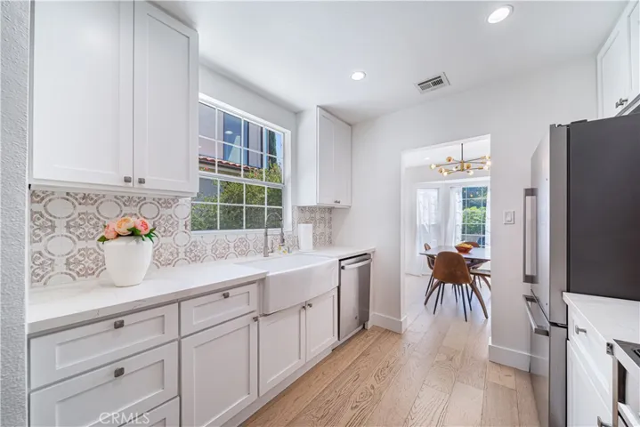 5143 Newcastle, Encino, California 91316
