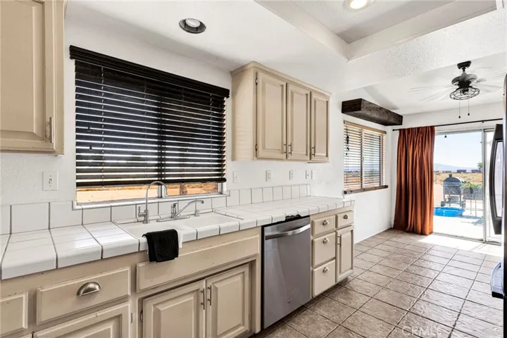 10521 3rd, Hesperia, California 92345