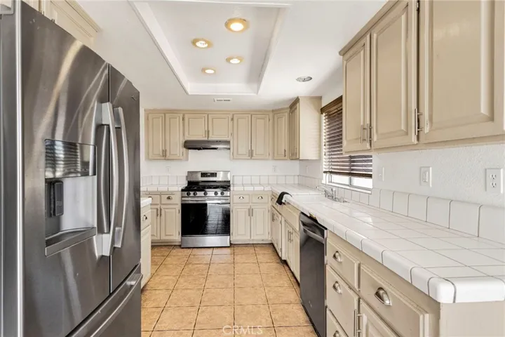 10521 3rd, Hesperia, California 92345