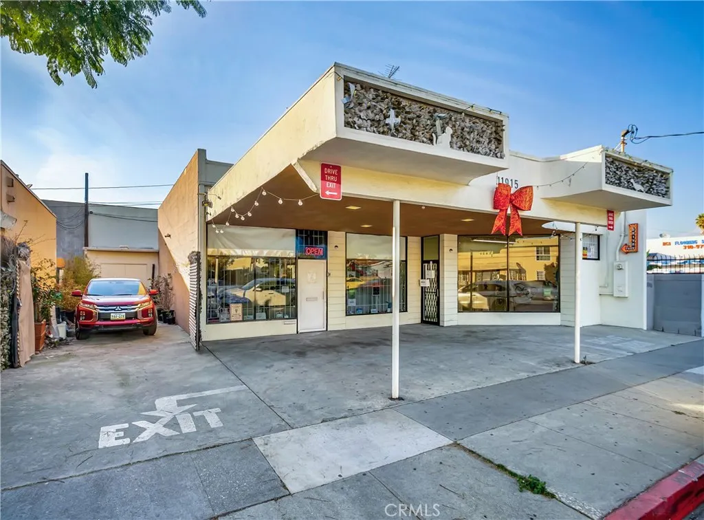 11915 S Inglewood, Hawthorne, California 90250 — photo 5