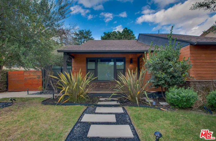 5518 Carpenter Avenue, Valley Village, California 91607