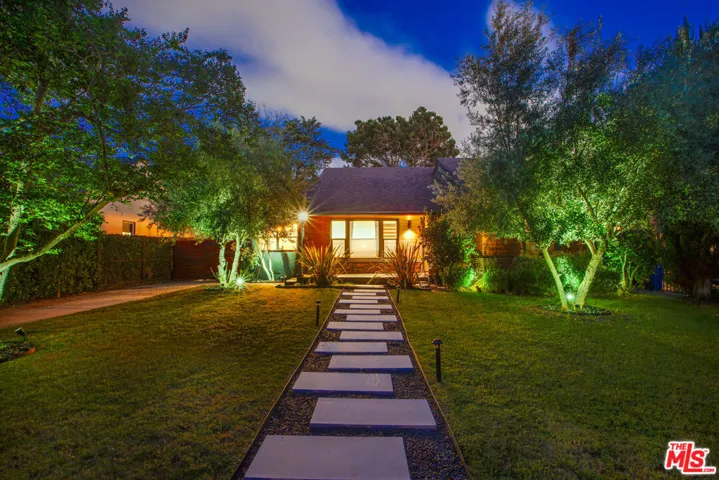 5518 Carpenter Avenue, Valley Village, California 91607
