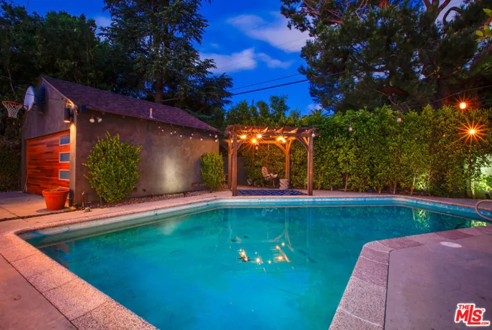 5518 Carpenter Avenue, Valley Village, California 91607