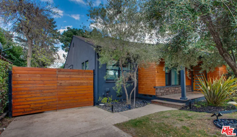 5518 Carpenter Avenue, Valley Village, California 91607
