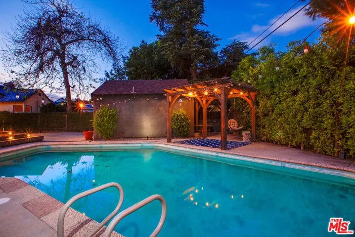 5518 Carpenter Avenue, Valley Village, California 91607