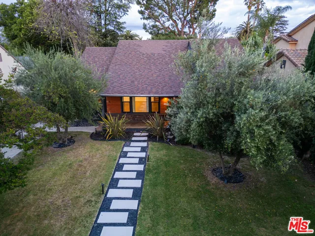 5518 Carpenter Avenue, Valley Village, California 91607