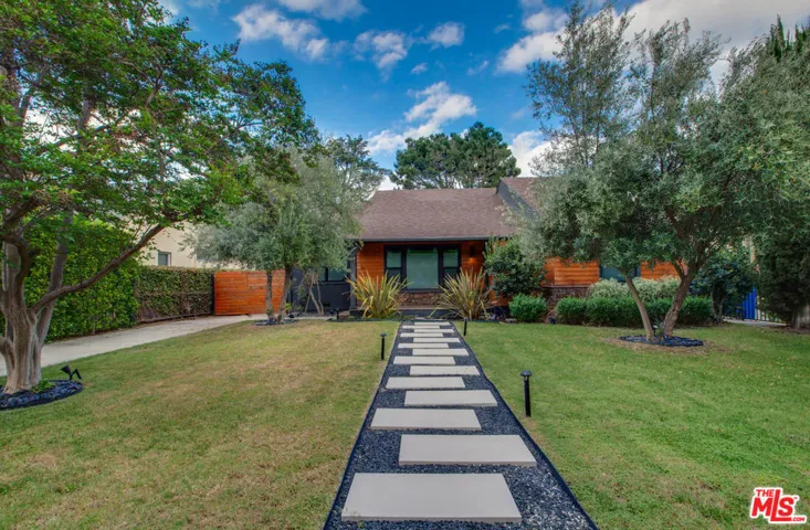 5518 Carpenter Avenue, Valley Village, California 91607