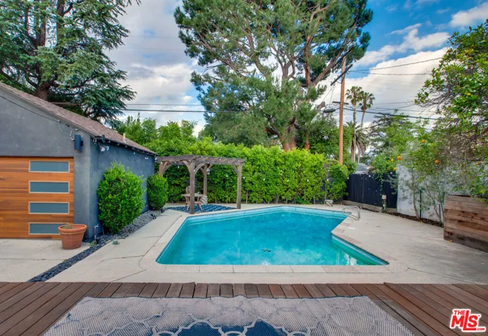 5518 Carpenter Avenue, Valley Village, California 91607