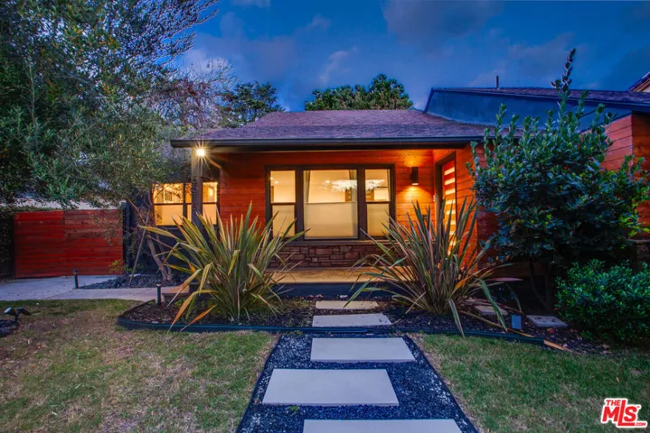 5518 Carpenter Avenue, Valley Village, California 91607