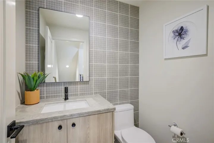 2nd Floor - Guest Bathroom