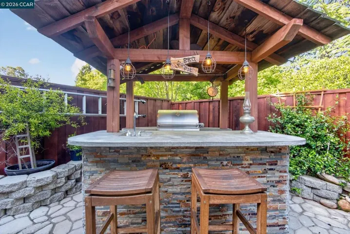 Outdoor Kitchen