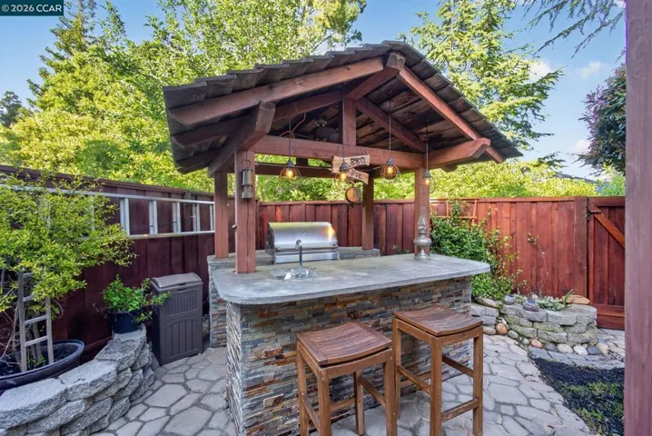 Outdoor Kitchen