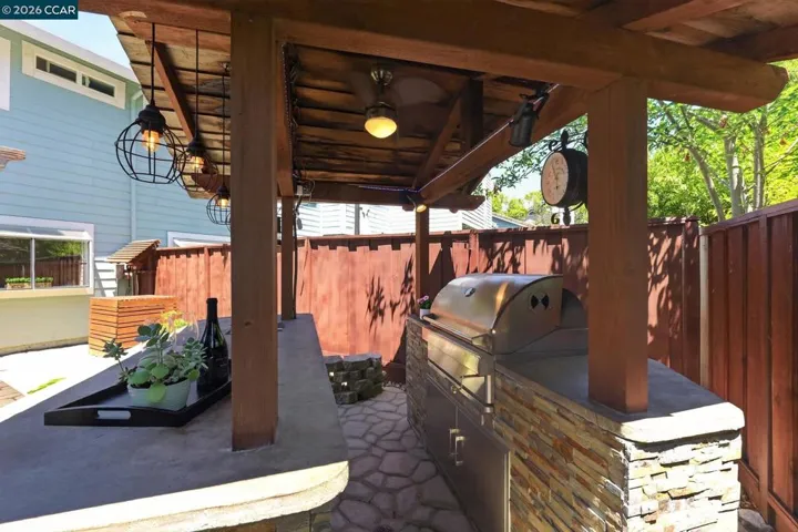 Outdoor Kitchen
