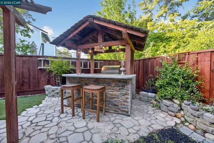 Outdoor Kitchen