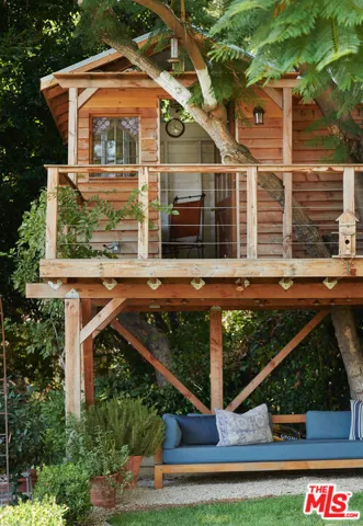 7475 Hillside Avenue, Los Angeles, California 90046