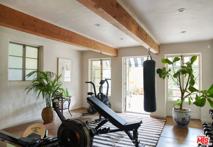 7475 Hillside Avenue, Los Angeles, California 90046