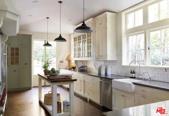 7475 Hillside Avenue, Los Angeles, California 90046