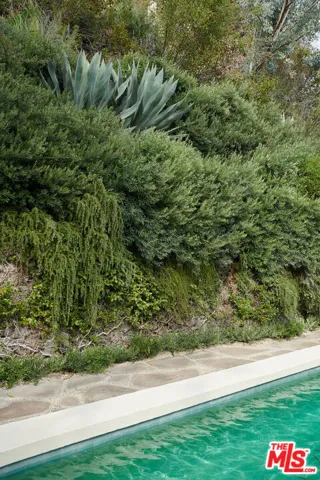 7475 Hillside Avenue, Los Angeles, California 90046