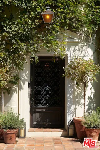 7475 Hillside Avenue, Los Angeles, California 90046