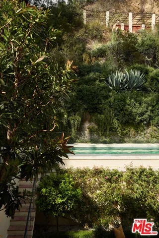 7475 Hillside Avenue, Los Angeles, California 90046