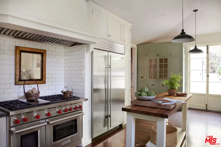 7475 Hillside Avenue, Los Angeles, California 90046