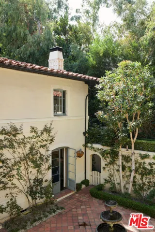 7475 Hillside Avenue, Los Angeles, California 90046