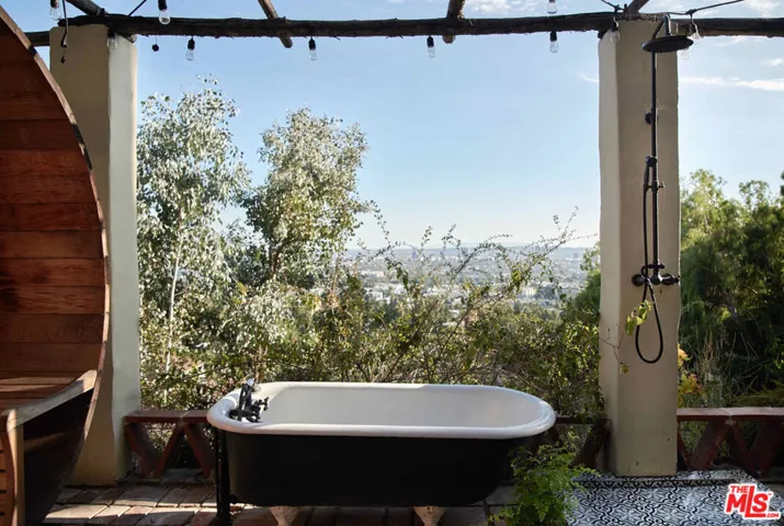 7475 Hillside Avenue, Los Angeles, California 90046