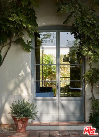 7475 Hillside Avenue, Los Angeles, California 90046