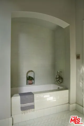 7475 Hillside Avenue, Los Angeles, California 90046