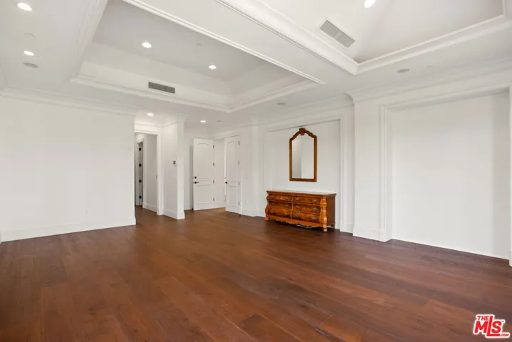 520 N Palm Drive, Beverly Hills, California 90210