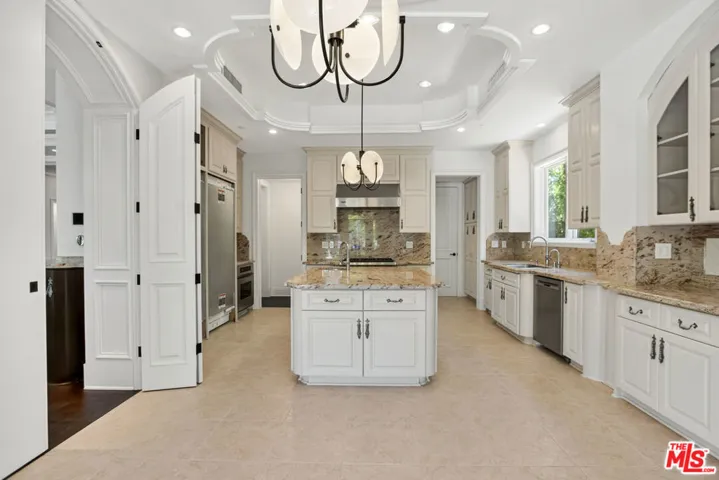 520 N Palm Drive, Beverly Hills, California 90210