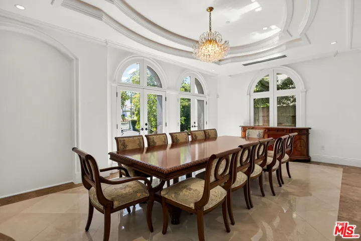 520 N Palm Drive, Beverly Hills, California 90210
