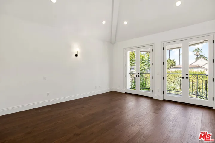 520 N Palm Drive, Beverly Hills, California 90210