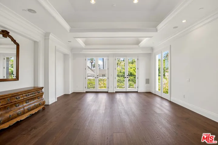 520 N Palm Drive, Beverly Hills, California 90210